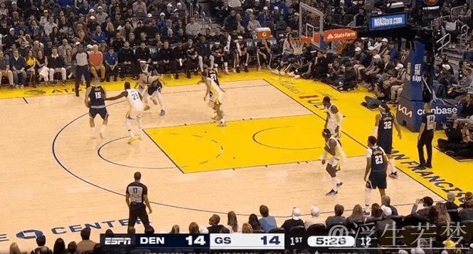 约基奇击地传球助攻 布劳恩双手爆扣