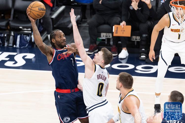 4月30日季后赛:快船对阵掘金 伦纳德精彩表现 4月30日季后赛:快船对阵掘金 伦纳德精彩表现